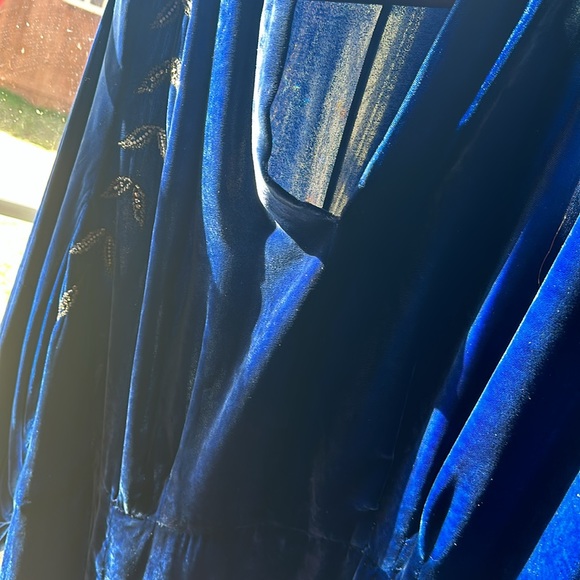 Hand sewn hand beaded vintage velvet silk dress - Picture 4 of 8